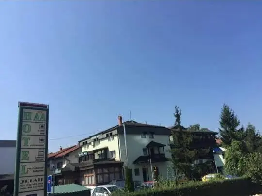 HOTEL A-A, Jelah